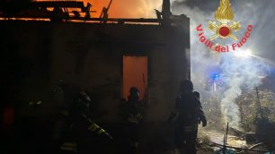 I vigili del fuoco in via Nievo