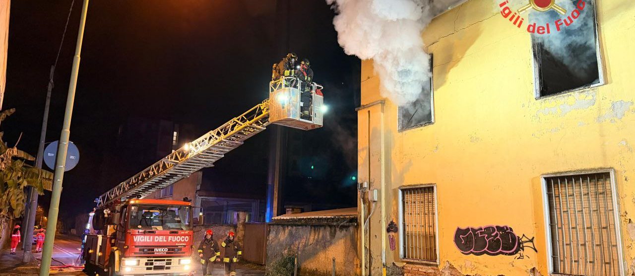 Incendio nella notte a Vimercate