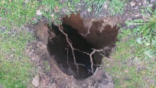 La voragine che si è aperta a Lesmo