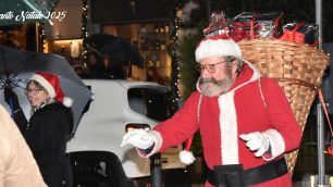 Besana in Brianza 2025 Villa Raverio commercianti Natale Babbo Natale