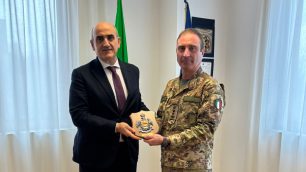 Il prefetto Enrico Roccatagliata con il colonnello Andrea Martinelli