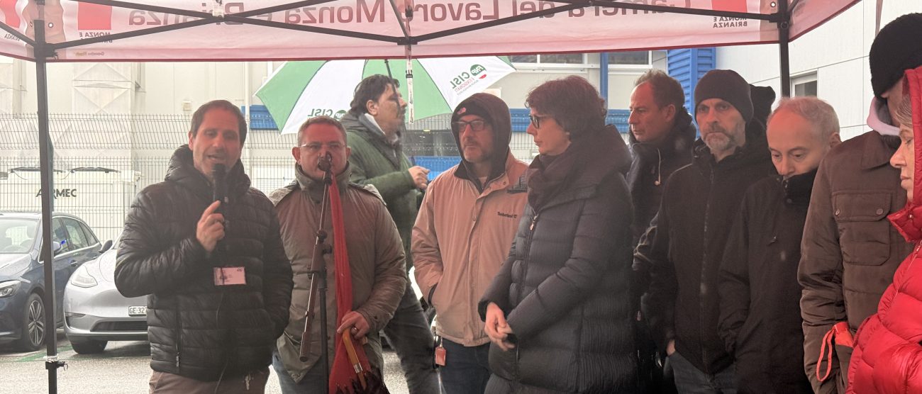 Il presidio alla ST di Agrate Brianza