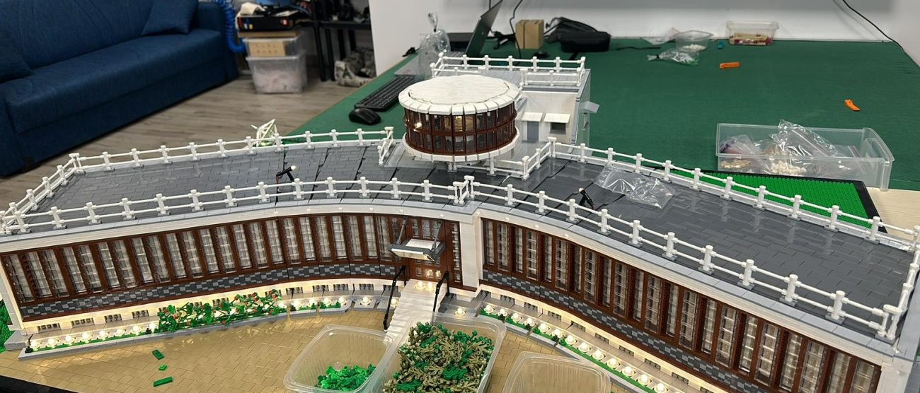 L'ex sede Rai nel Parco di Monza in Lego