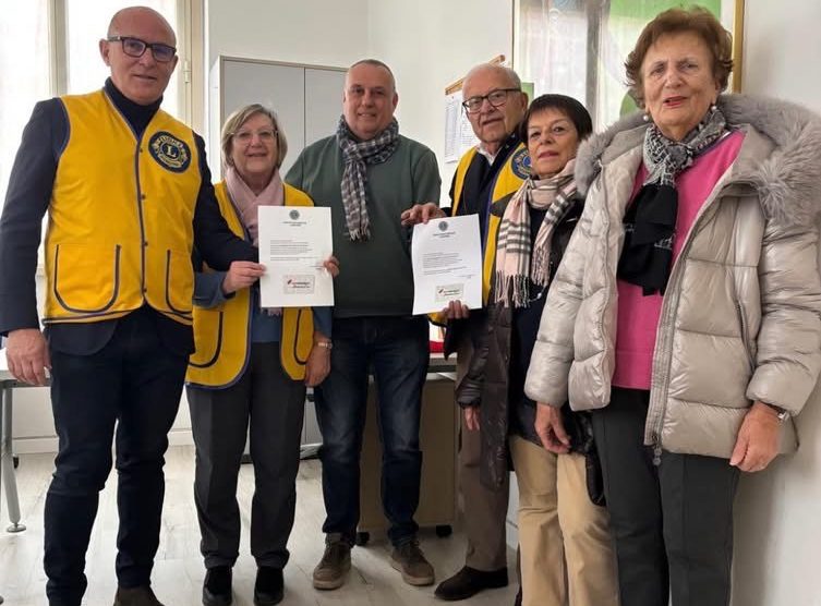 La consegna della card alla Caritas di Lissone