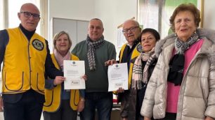 La consegna della card alla Caritas di Lissone