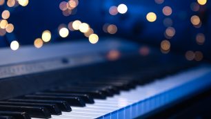 Musica pianoforte Natale luci - foto Freepik