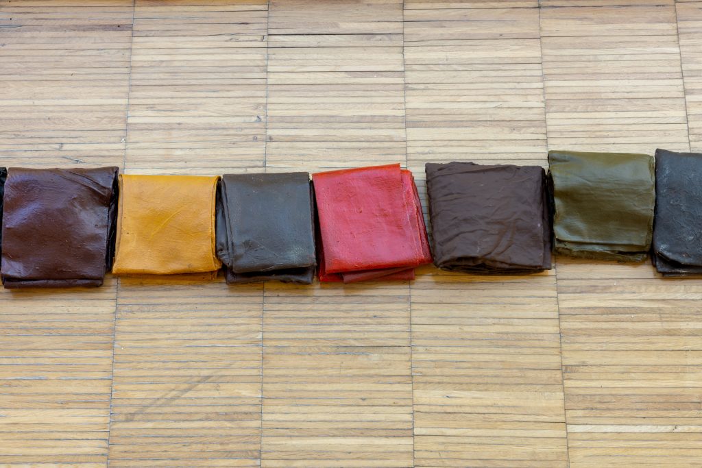 Ritorneremo (trovata di portafogli)  di Valerio Nicolai 