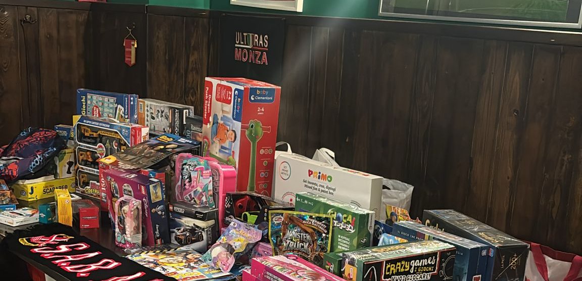 La raccolta di giocattoli della Curva Pieri