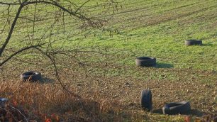 Monza 2025 via Tagliamento pneumatici abbandono