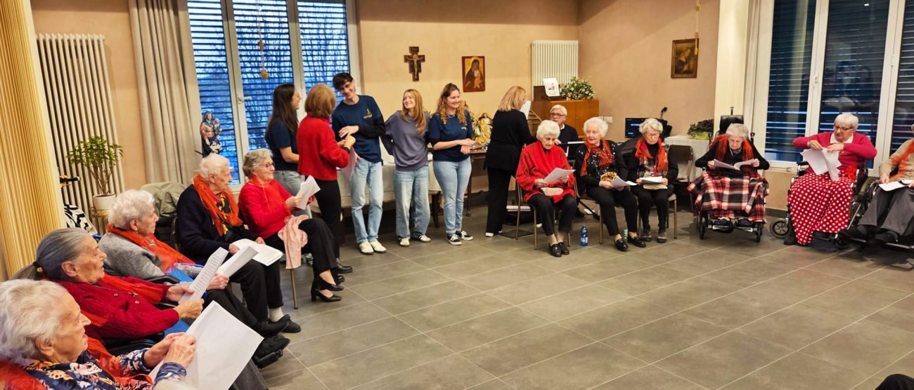 Il coro della rsa di Monza Mater Misericordiae