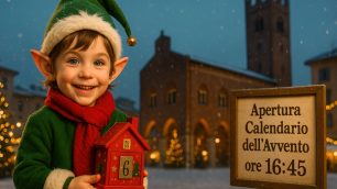 Gli elfi di Babbo Natale in piazza Roma a Monza