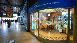 L'Info Point Cantieri di Ferrovienord a Milano Cadorna