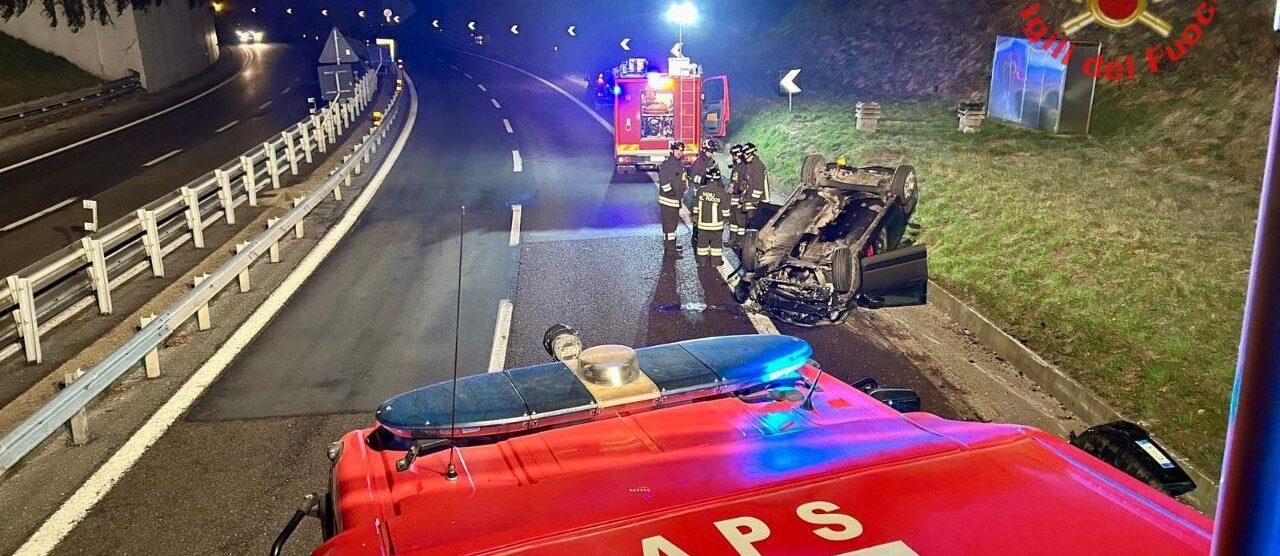 I soccorsi sul posto lungo la Milano Meda