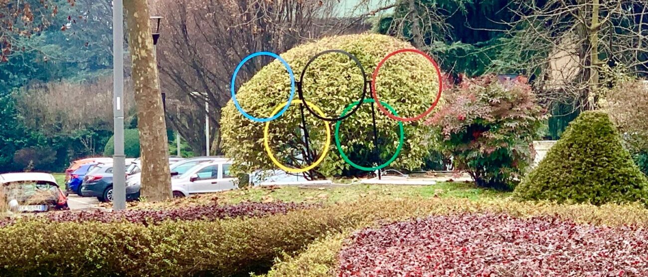 Arcore Olimpiadi Milano Cortina 2026 Cinque cerchi davanti al Comune