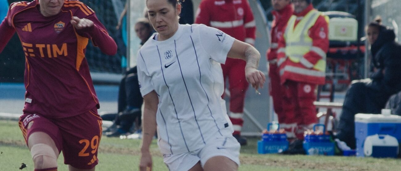 Calcio Femminile Un'azione Como Women - Roma allo stadio Ferruccio di Seregno