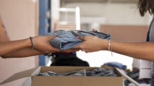 Economia circolare seconda mano abiti foto Freepik