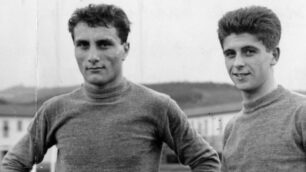 Calcio Paolo Ferrario con Gianni Rivera al Milan - foto Wikipedia