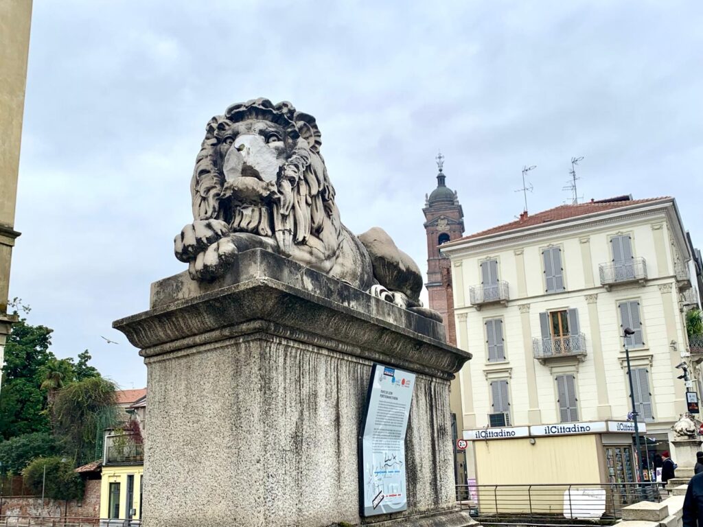 Monza Ponte dei Leoni danneggiamento