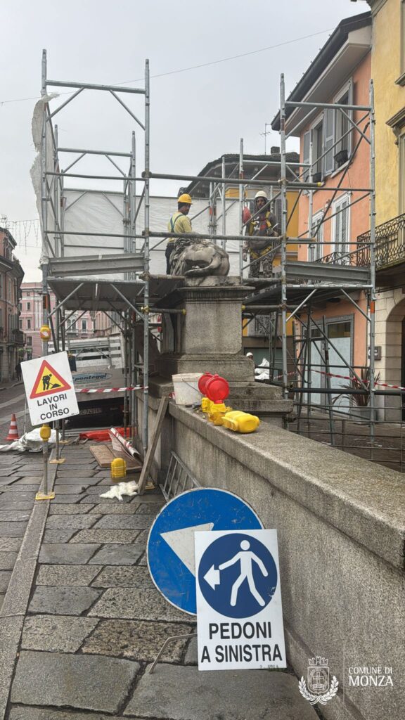 Monza allestimento ponteggio ponte dei Leoni