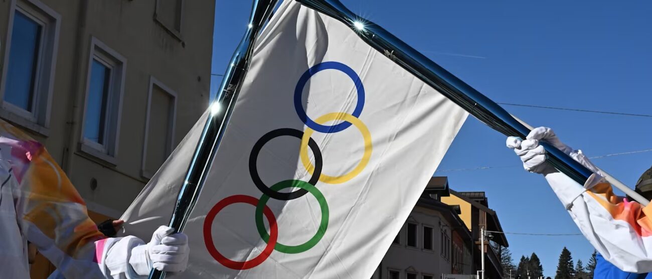 Olimpiadi torcia cinque cerchi - foto Olympics.com