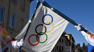 Olimpiadi torcia cinque cerchi - foto Olympics.com