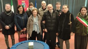 Seveso posa Pietra d'inciampo 2026 Sindaco e Zuliani con parenti