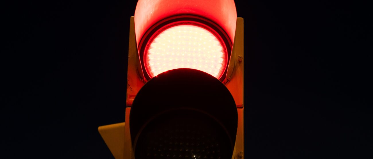 Semaforo rosso - foto Freepik.com