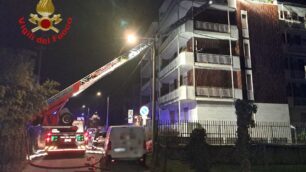 I vigili del fuoco in via Gondar a Monza