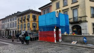 Monza Ponte dei leoni inizio lavori statua danneggiata a capodanno