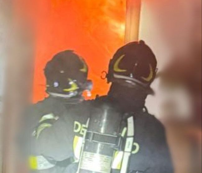L'intervento dei vigili del fuoco a Desio