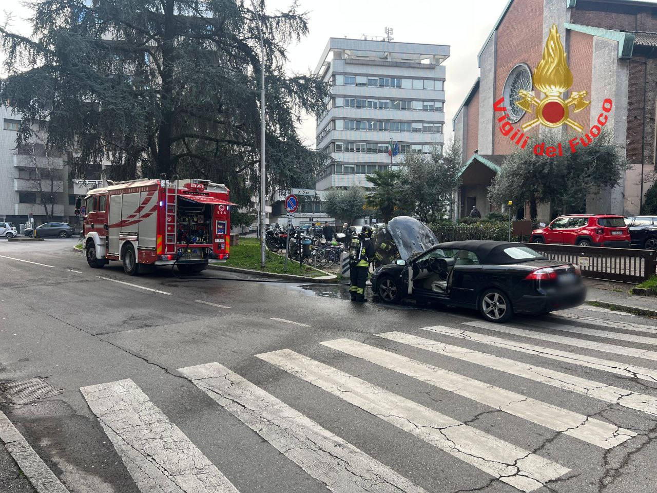 Monza, incidente nella notte in viale Stucchi: cinque coinvolti, un ...