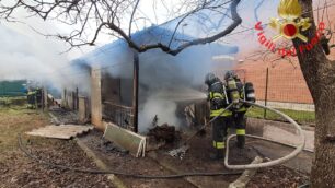 Il capanno degli attrezzi interessato dall'incendio a Concorezzo