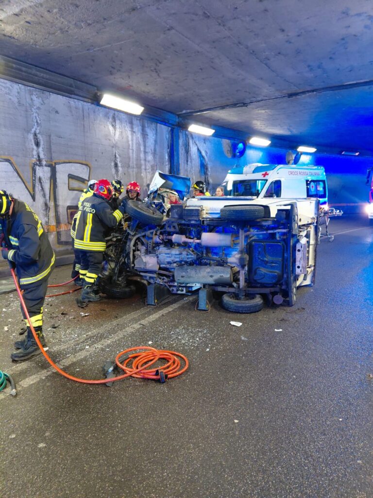 Monza Incidente ribaltamento sottopasso Sobborghi via Rota