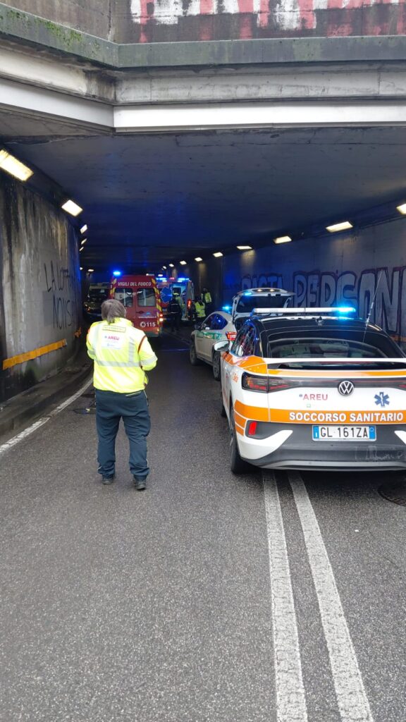 Monza Incidente ribaltamento sottopasso Sobborghi via Rota soccorsi