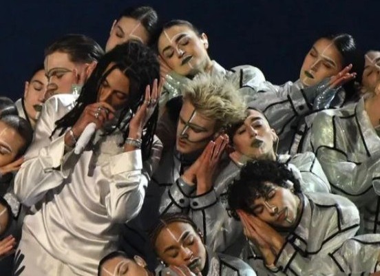 Olimpiadi Alessia Rondinelli Barlassina Seveso esibizione con Ghali