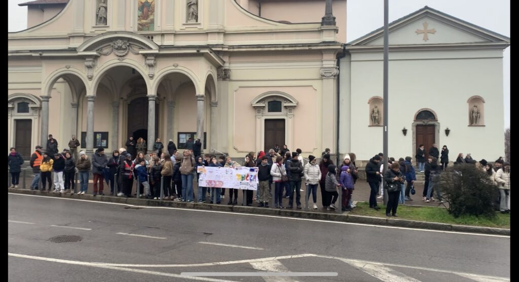 Olimpiadi MIlano Cortina fiaccola Lesmo scuole