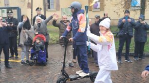 Olimpiadi MIlano Cortina fiaccola Oreno tedofora