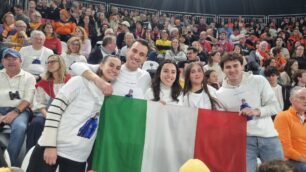 Olimpiadi Milano Cortina Nova Milanese Riccardo Lorello la tifoseria sugli spalti