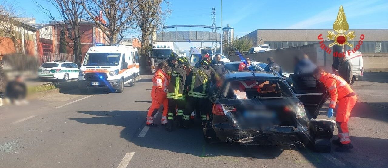 Agrate Brianza incidente via Euripide - foto Vigili del fuoco