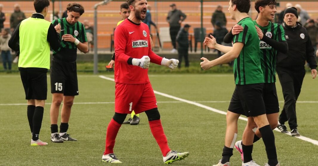 Calcio Eccellenza Vis Nova Giussano La gioia dei calciatori per la vittoria sulla capolista