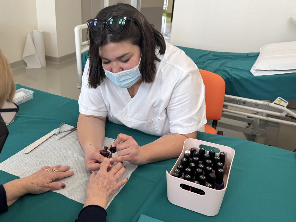 Monza Mani in cura progetto pazienti oncologiche manicure
