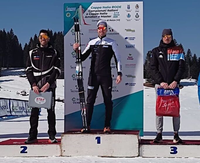 Sci di fondo Davide Maffeis primo da sinistra Podio Coppa Italia 2026