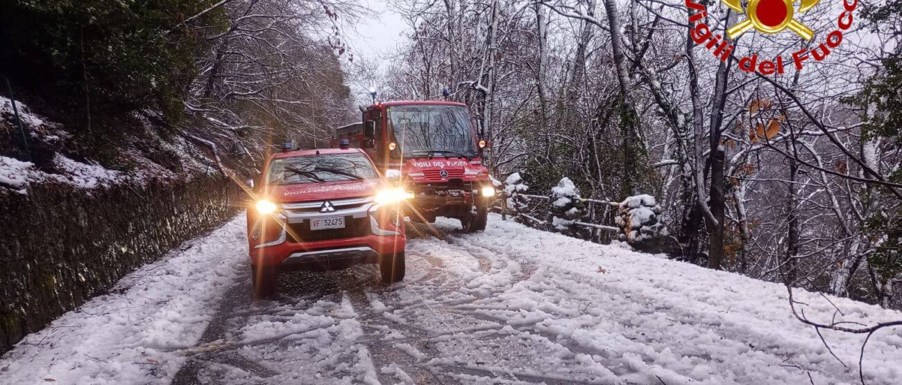 I vigili del fuoco di Monza e Brianza per la nevicata sopra a Varese