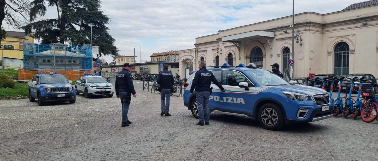 I controlli della Polizia alla stazione di Monza