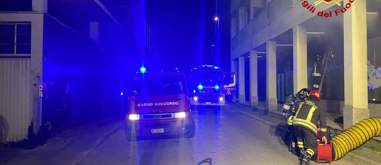 I vigili del fuoco in azione a Meda
