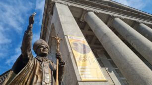 Seregno 2026 statua San Giovanni Paolo II