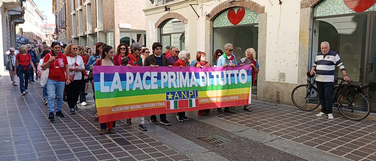 Monza 25 Aprile 2026 corteo striscione Anpi per la Pace