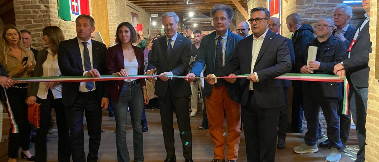 Monza inaugurazione mostra Regno d'Italia taglio nastro