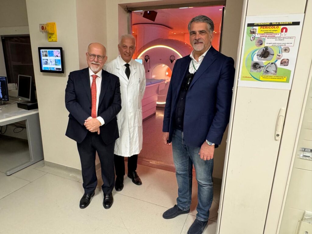 Monza nuova risonanza magnetica da sinistra il presidente Cogliati, il direttore della Radiologia Corso, il direttore generale Brait