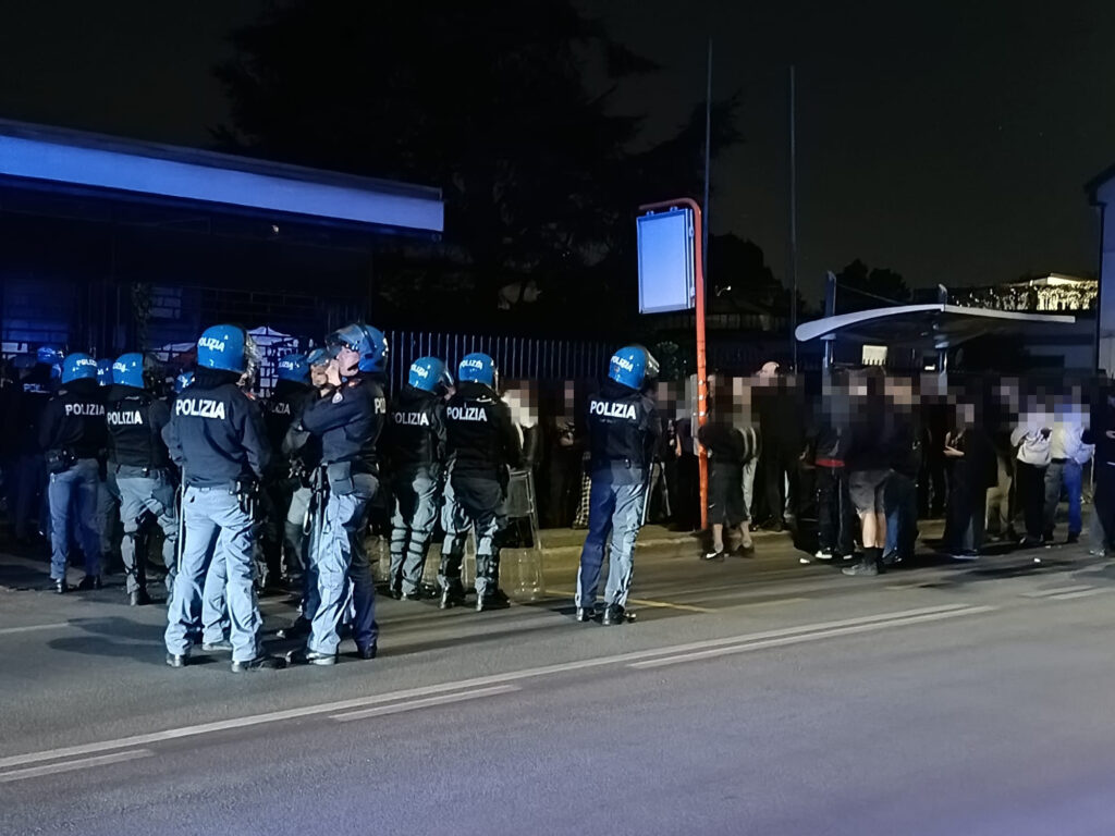 Monza via Foscolo Foa Boccaccio Polizia manifestanti